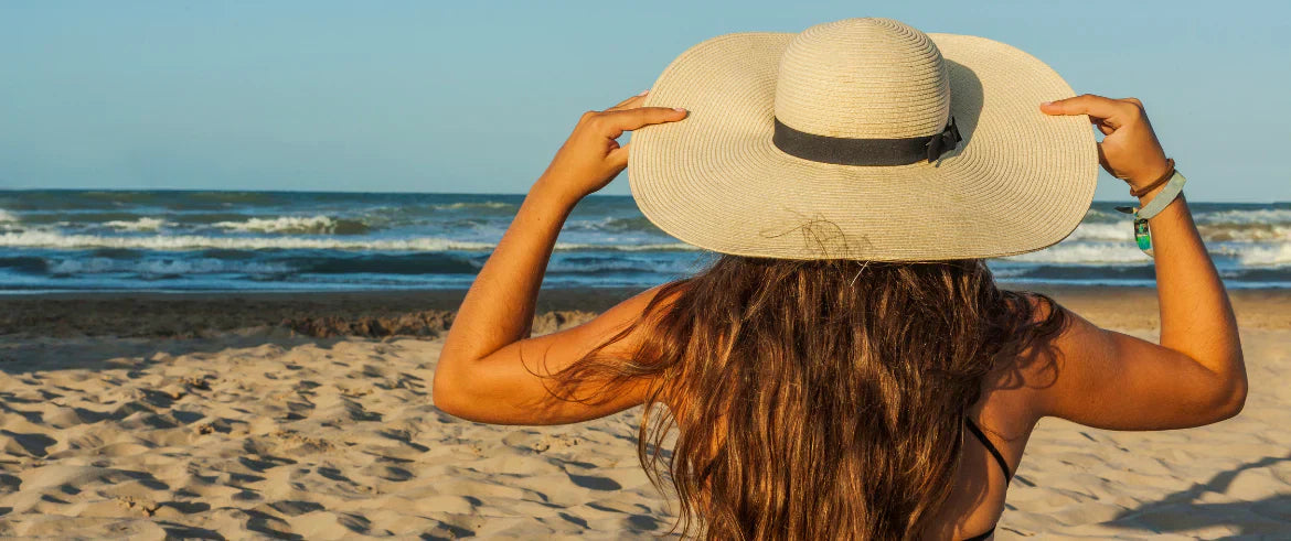 Soleil, mer, piscine : Préservez vos cheveux et ongles cet été !